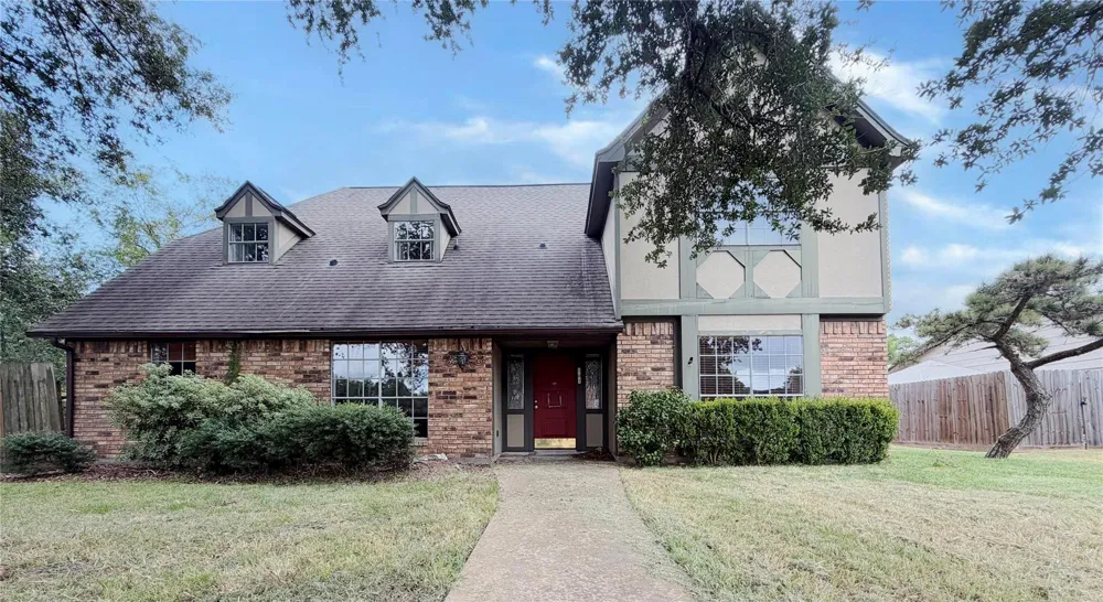 101 Rose Trail Lake Jackson, TX 77566