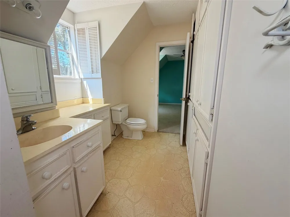 101 Rose Trail Lake Jackson, TX 77566