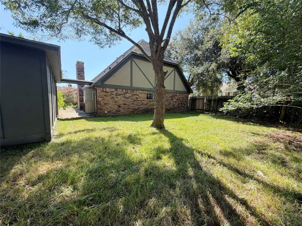 101 Rose Trail Lake Jackson, TX 77566