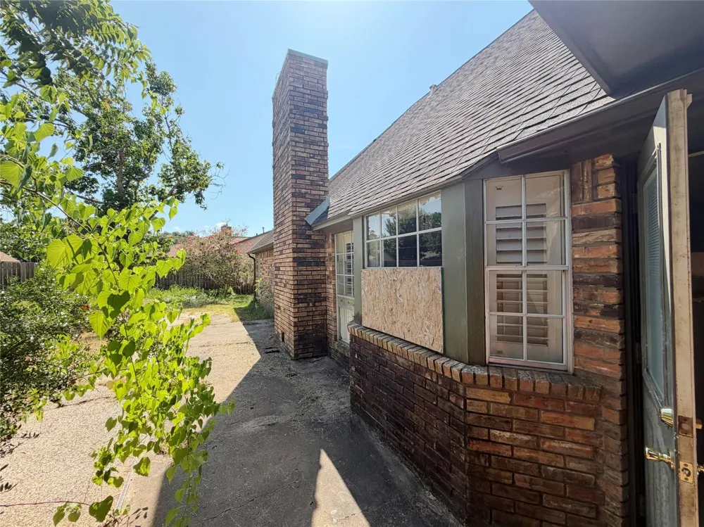 101 Rose Trail Lake Jackson, TX 77566