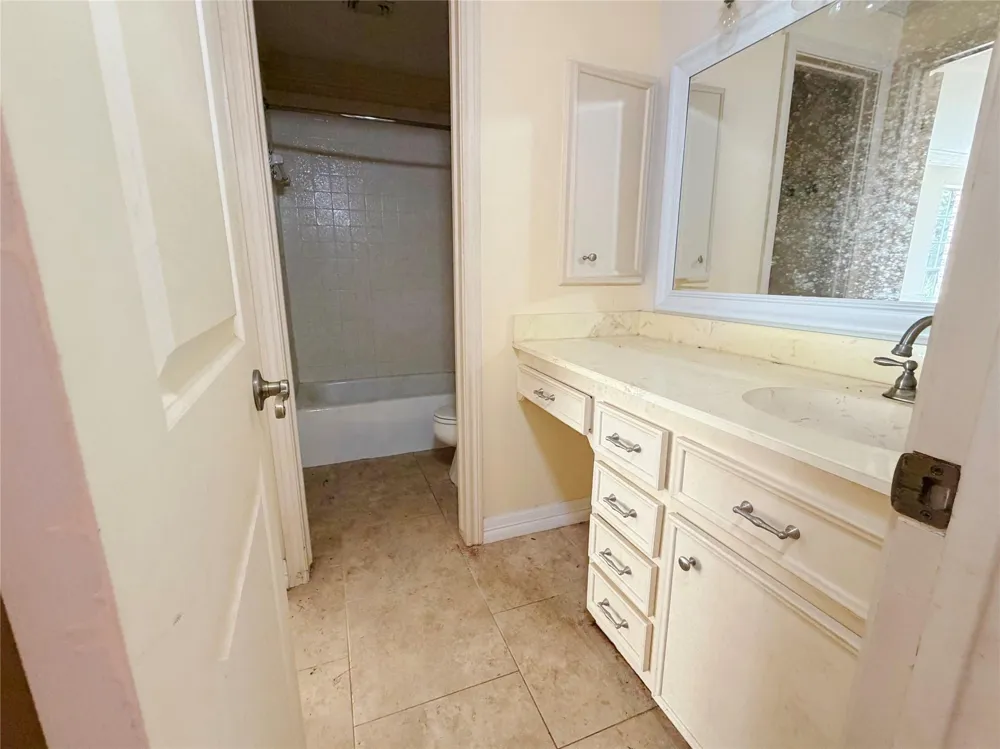 101 Rose Trail Lake Jackson, TX 77566