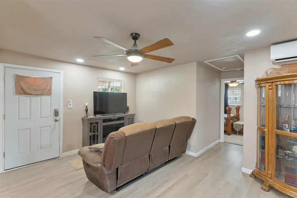 128 Cheyenne Drive Bridgeport, TX 76426