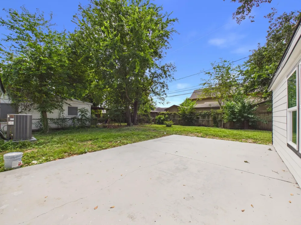 58 Trenwood Lane Houston, TX 77022