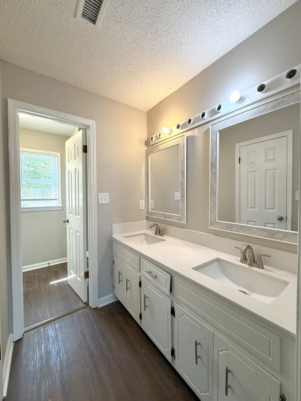 2126 Single Tree Dr Clarksville, TN 37040