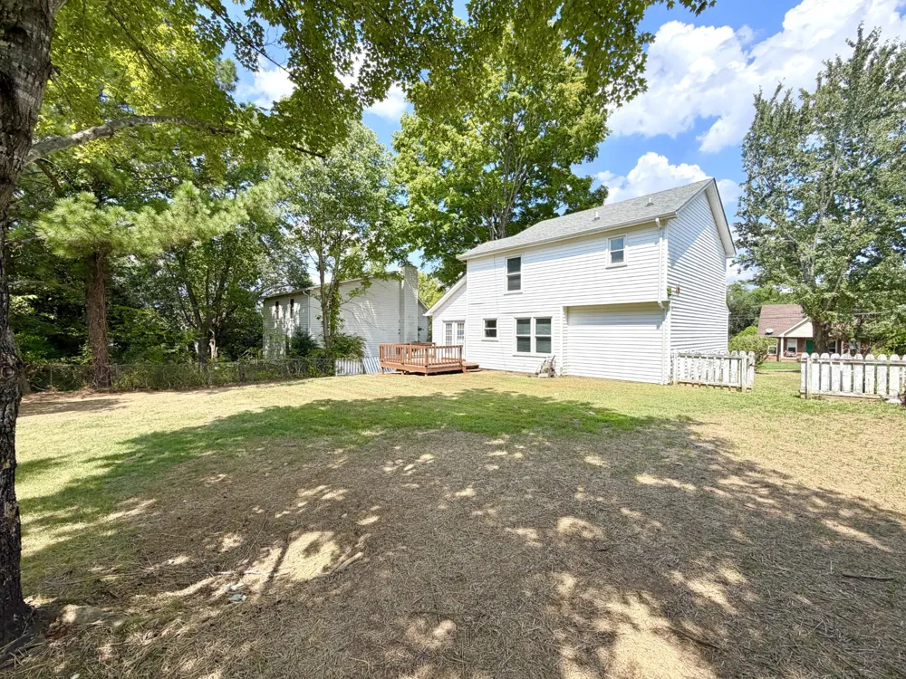 2126 Single Tree Dr Clarksville, TN 37040