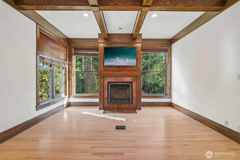 8975 NE 10th Street Bellevue, WA 98004