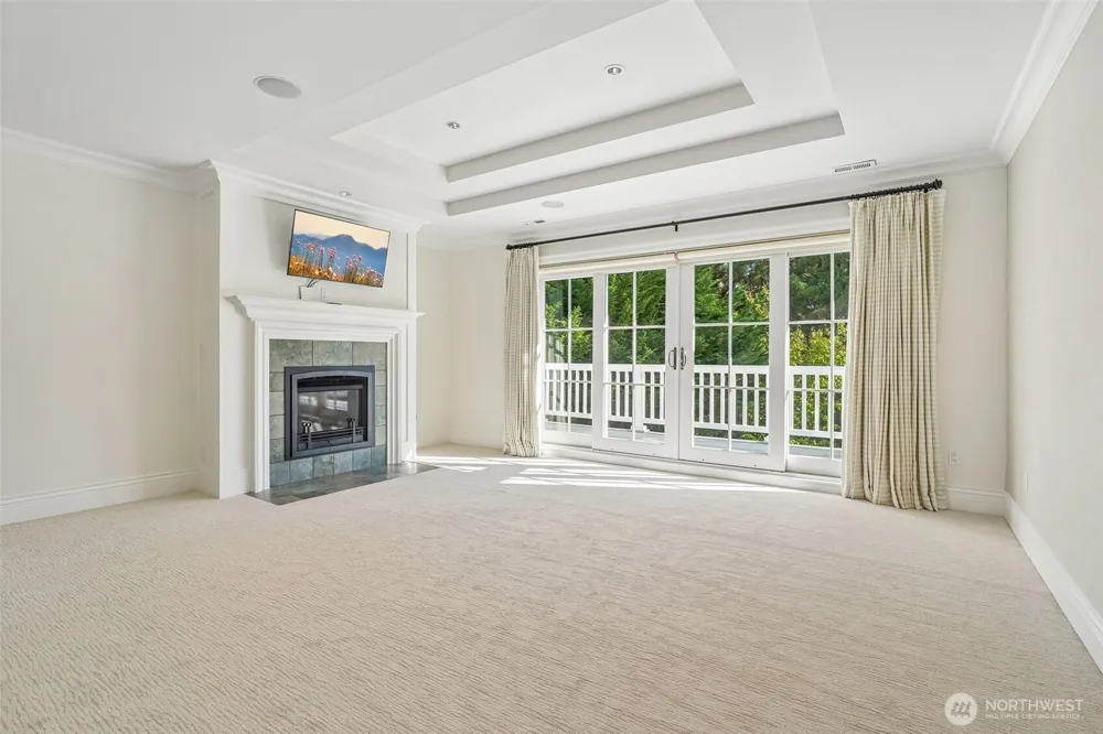 8975 NE 10th Street Bellevue, WA 98004