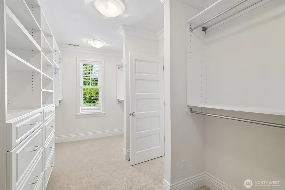 8975 NE 10th Street Bellevue, WA 98004