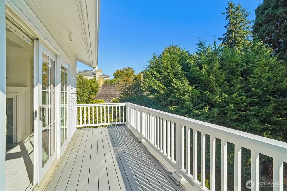8975 NE 10th Street Bellevue, WA 98004