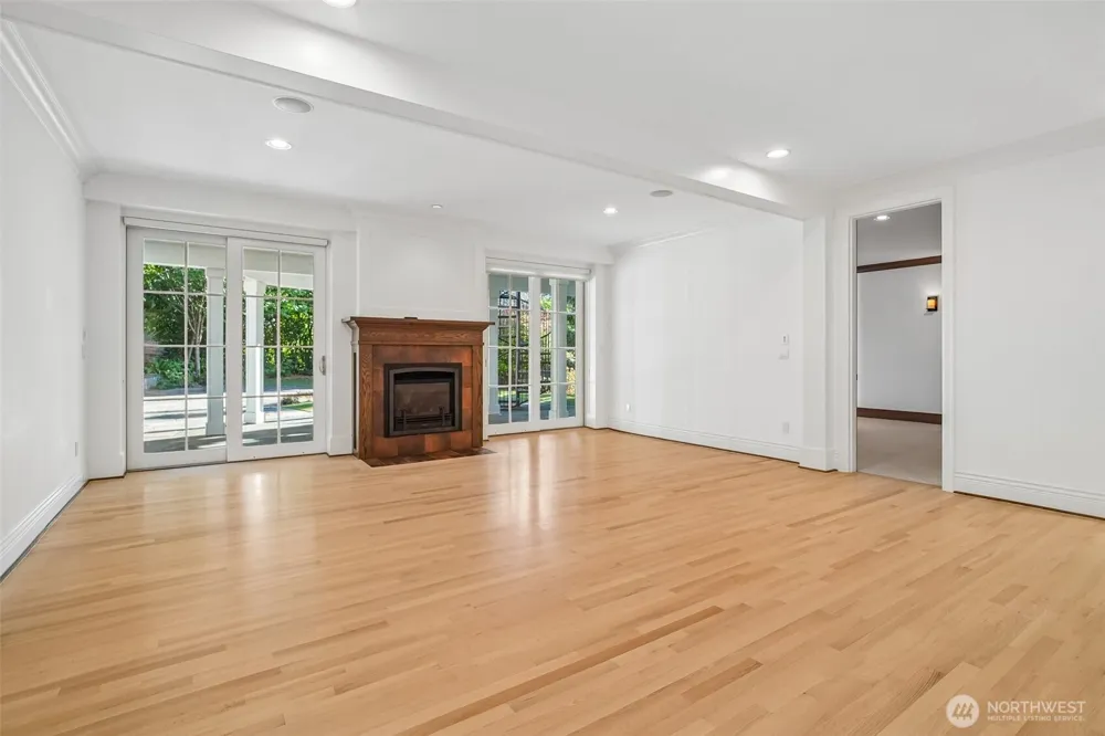 8975 NE 10th Street Bellevue, WA 98004