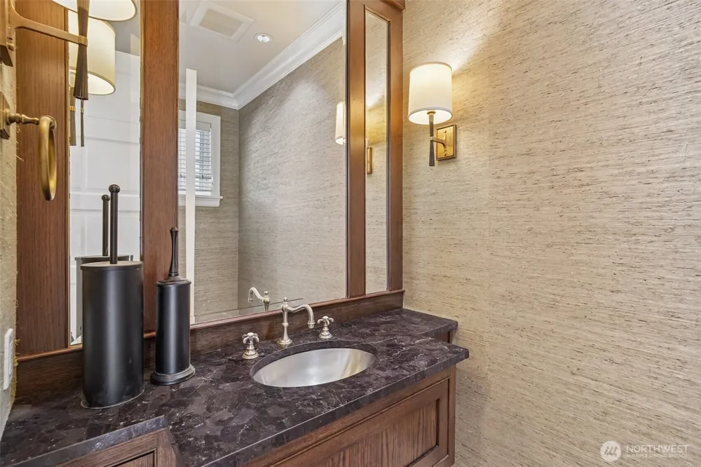 8975 NE 10th Street Bellevue, WA 98004