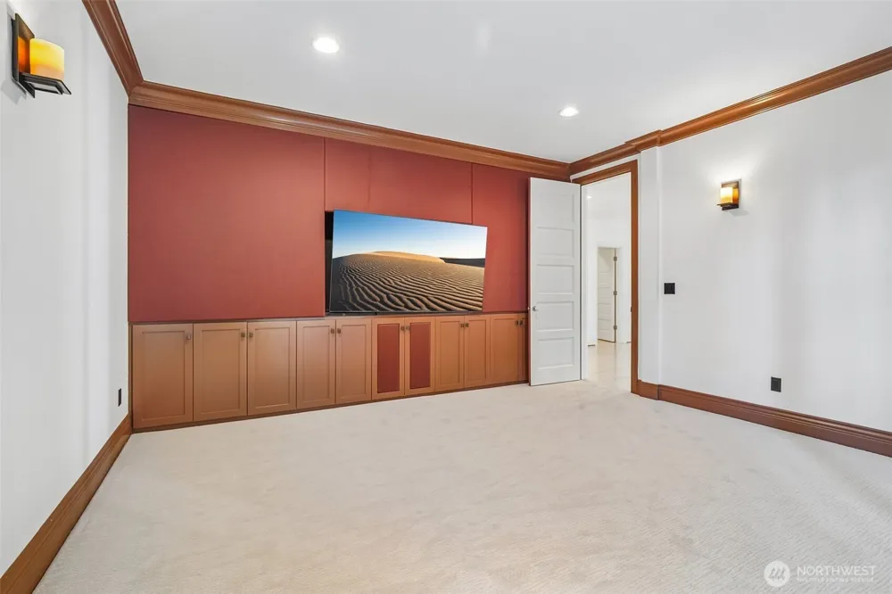 8975 NE 10th Street Bellevue, WA 98004