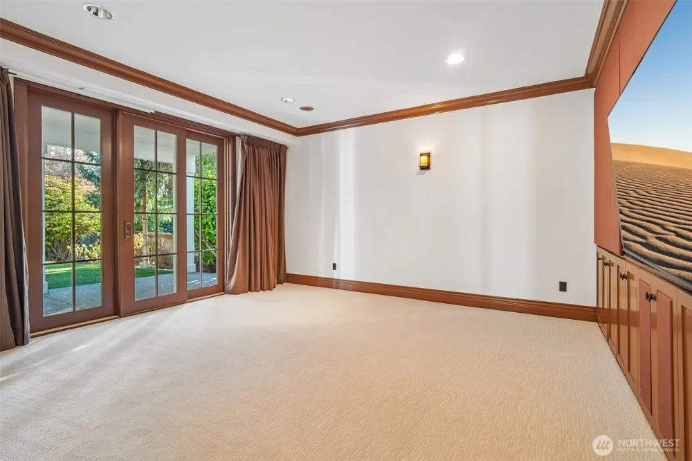 8975 NE 10th Street Bellevue, WA 98004