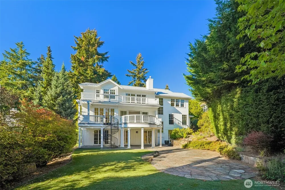 8975 NE 10th Street Bellevue, WA 98004