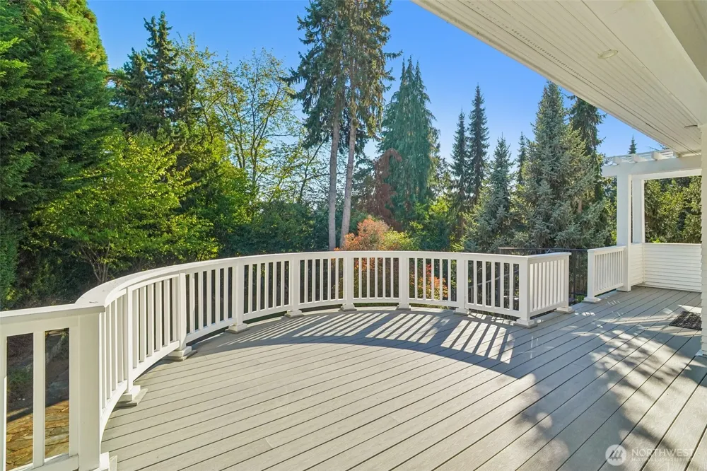 8975 NE 10th Street Bellevue, WA 98004