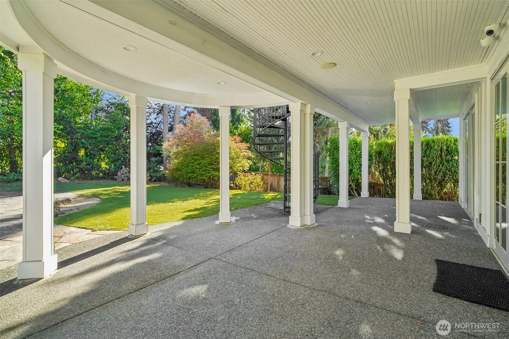 8975 NE 10th Street Bellevue, WA 98004