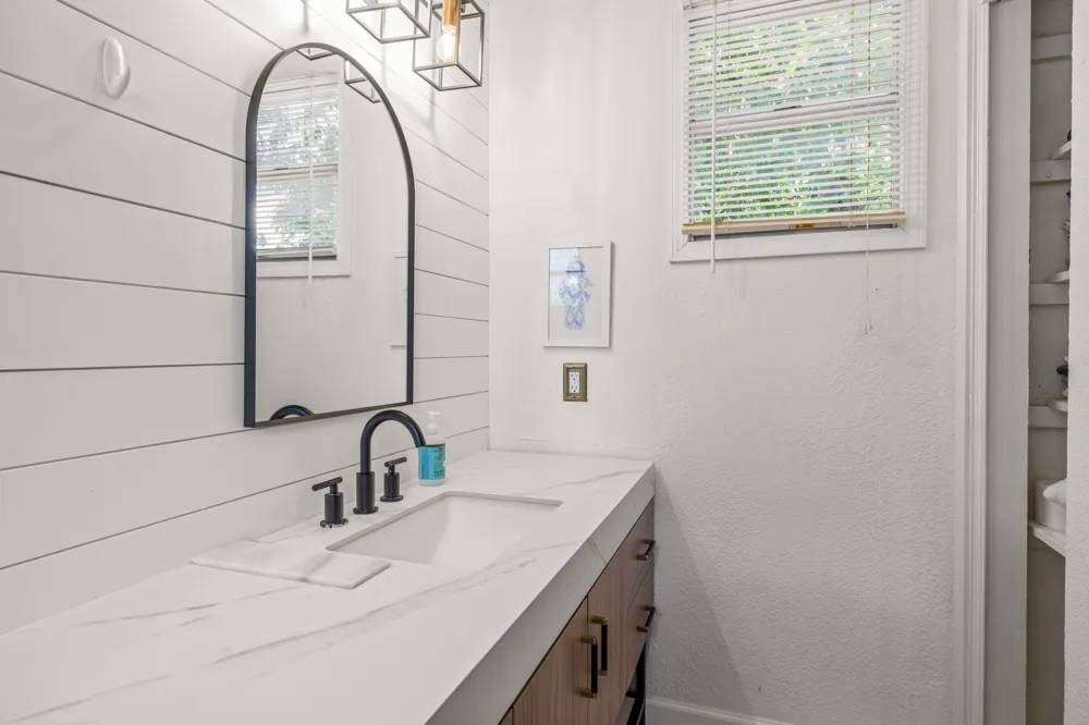 2007 S Church Street Georgetown, TX 78626