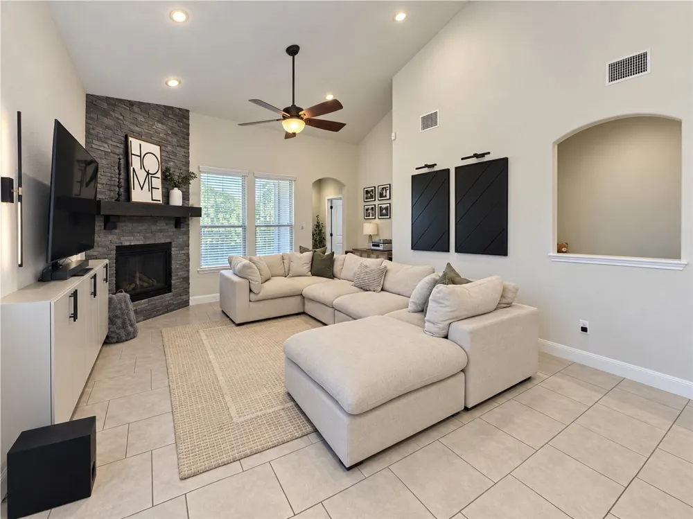 102 Methodius Drive Hutto, TX 78634