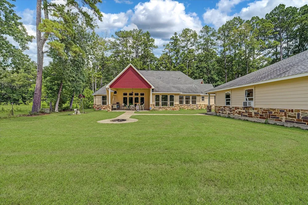 157 County Road 303 Dayton, TX 77535
