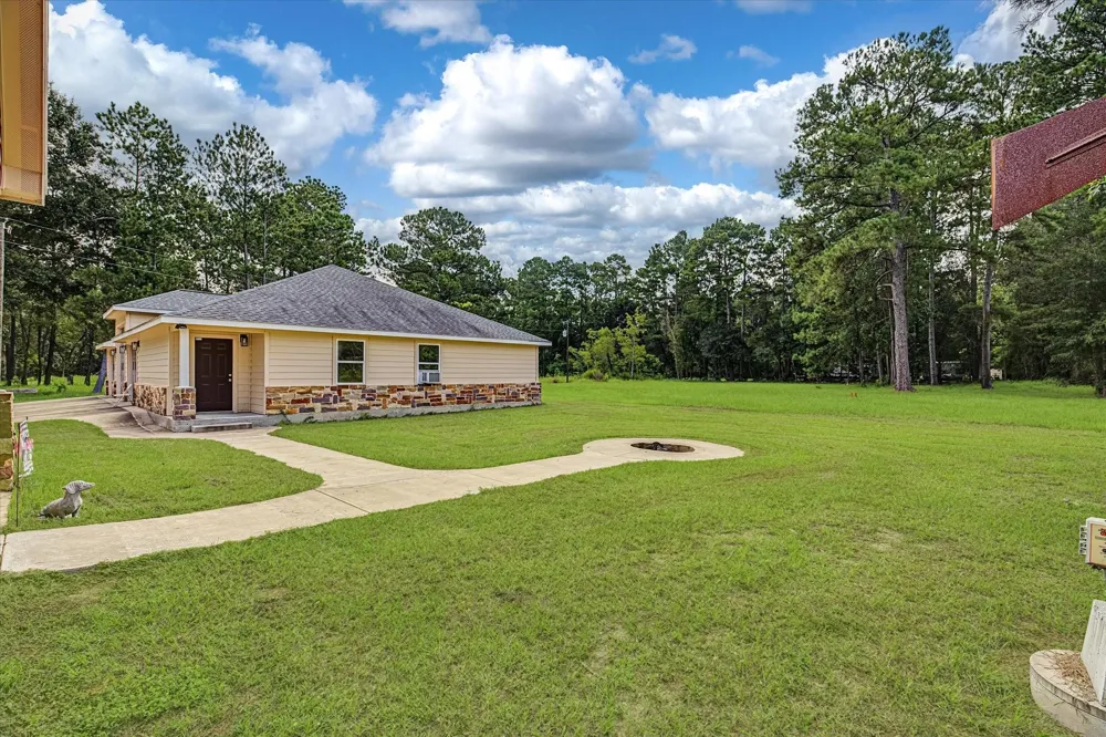 157 County Road 303 Dayton, TX 77535