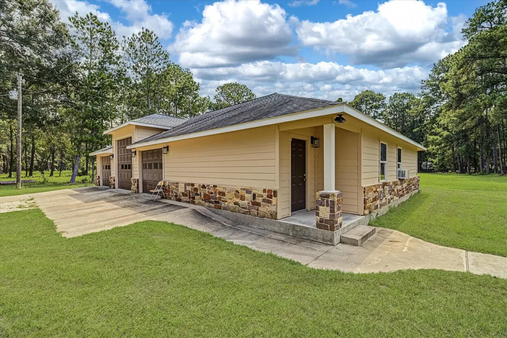 157 County Road 303 Dayton, TX 77535