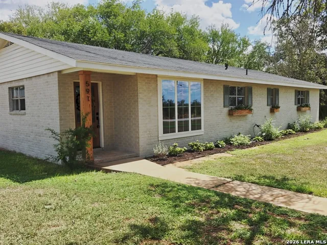 591 COUSER BLVD Charlotte, TX 78011