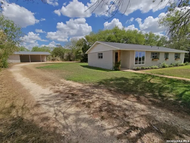 591 COUSER BLVD Charlotte, TX 78011