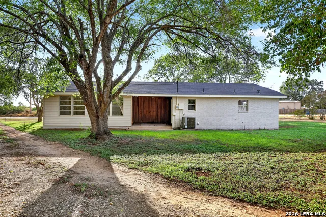 591 COUSER BLVD Charlotte, TX 78011