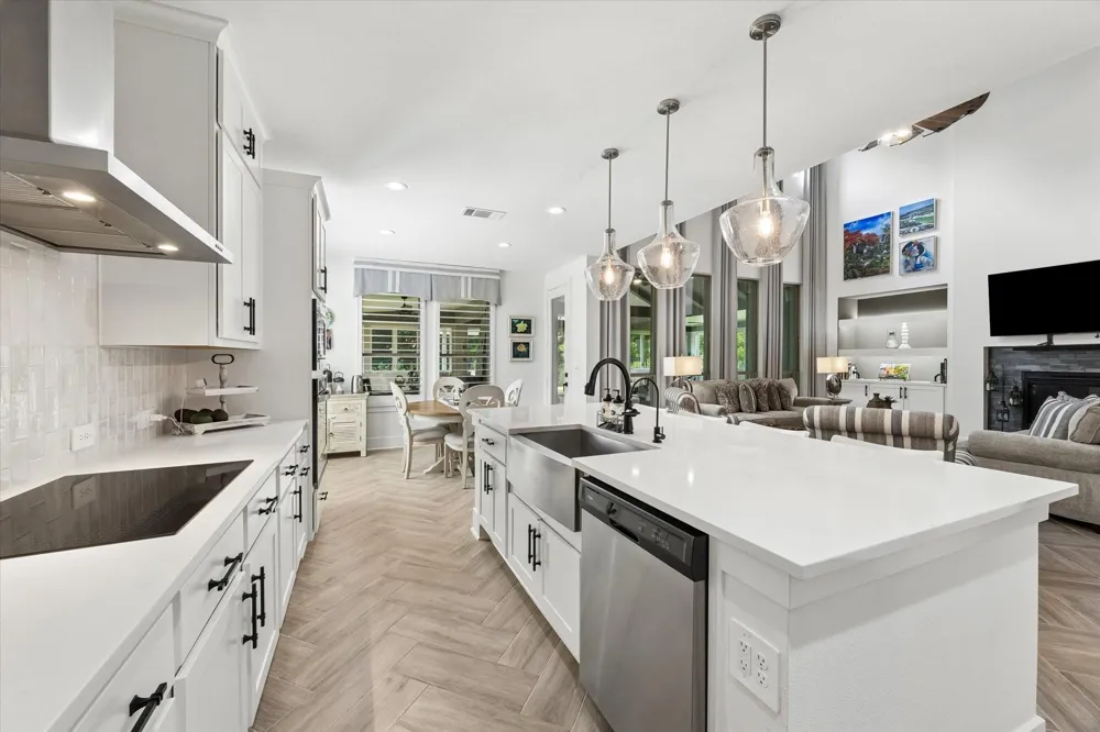 192 Somerset Point Boulevard Montgomery, TX 77316