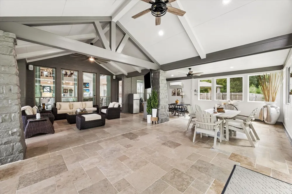 192 Somerset Point Boulevard Montgomery, TX 77316