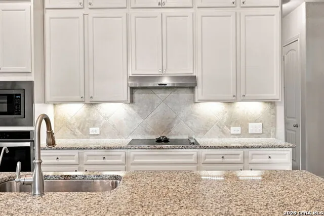 980 Water Oak Schertz, TX 78154