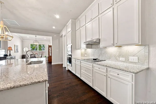 980 Water Oak Schertz, TX 78154