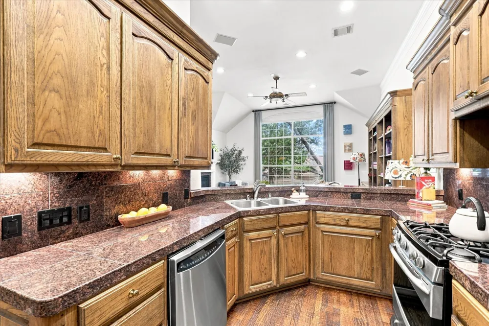4131 Eastman Way Addison, TX 75001