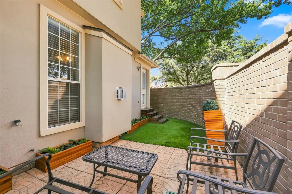 4131 Eastman Way Addison, TX 75001