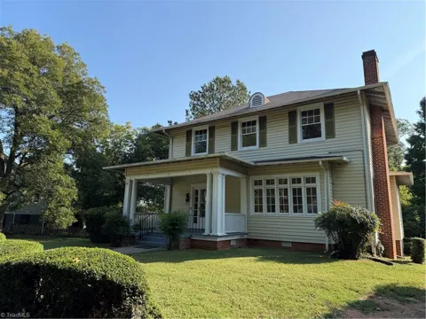 7 Park Boulevard