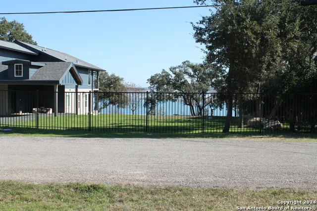 895 Lakebreeze Drive Canyon Lake, TX 78133