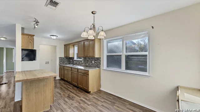 895 Lakebreeze Drive Canyon Lake, TX 78133