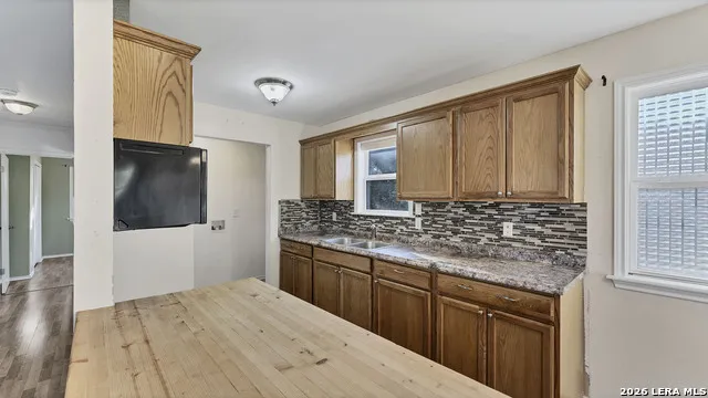 895 Lakebreeze Drive Canyon Lake, TX 78133