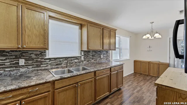 895 Lakebreeze Drive Canyon Lake, TX 78133