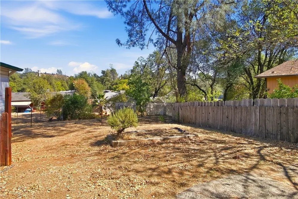 1825 Grand Coulee Shasta Lake, CA 96019