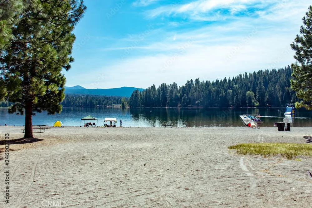 1825 Grand Coulee Shasta Lake, CA 96019