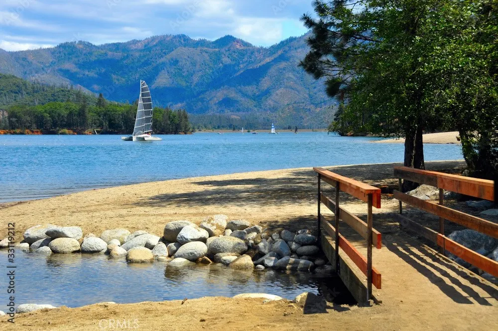 1825 Grand Coulee Shasta Lake, CA 96019