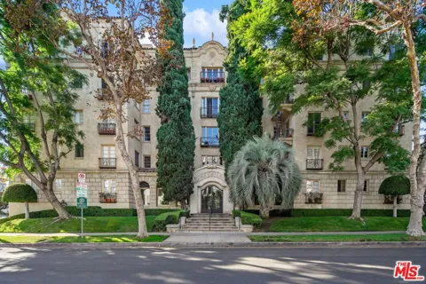 109 Sycamore Avenue #204