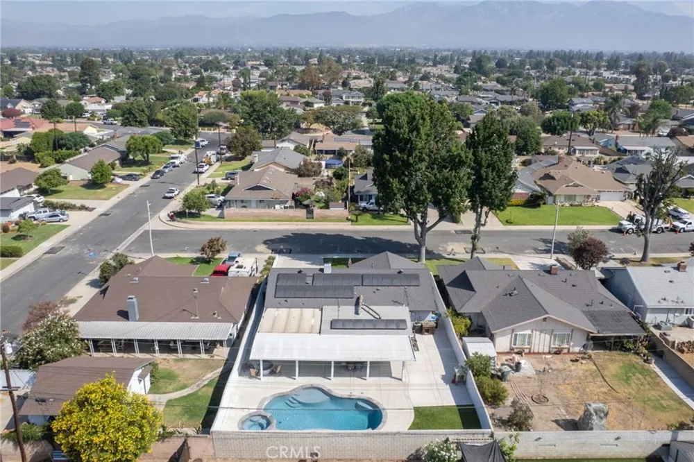 5019 Roosevelt Chino, CA 91710