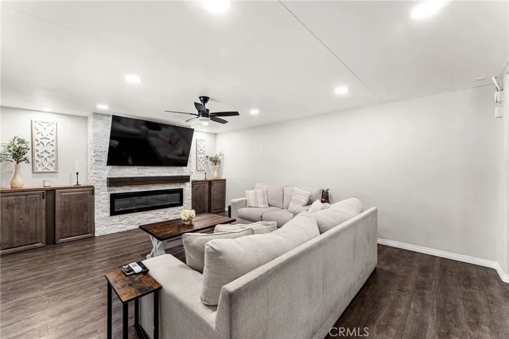 5019 Roosevelt Chino, CA 91710