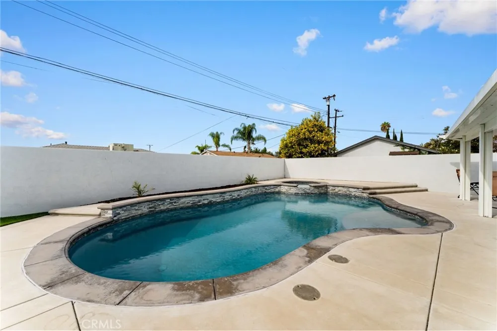 5019 Roosevelt Chino, CA 91710