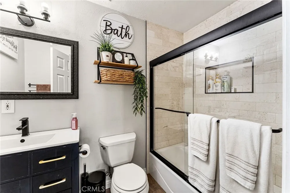 5019 Roosevelt Chino, CA 91710