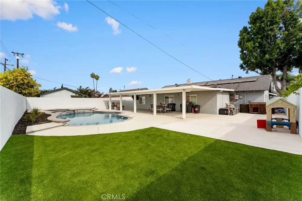 5019 Roosevelt Chino, CA 91710