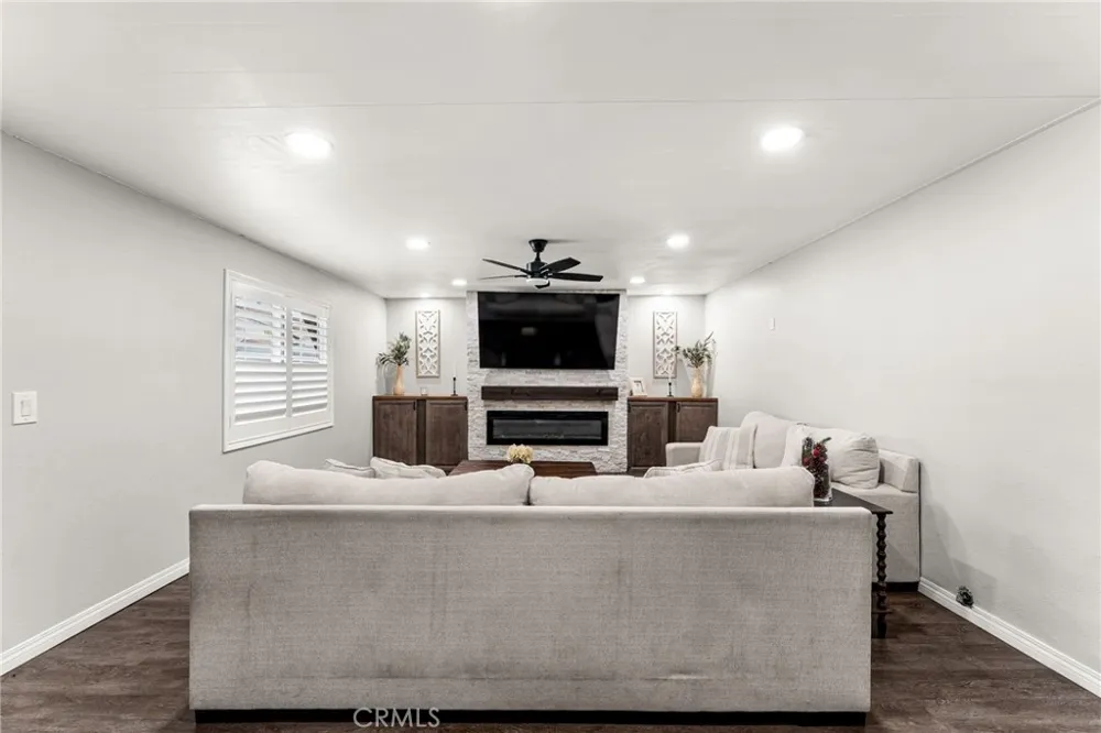 5019 Roosevelt Chino, CA 91710