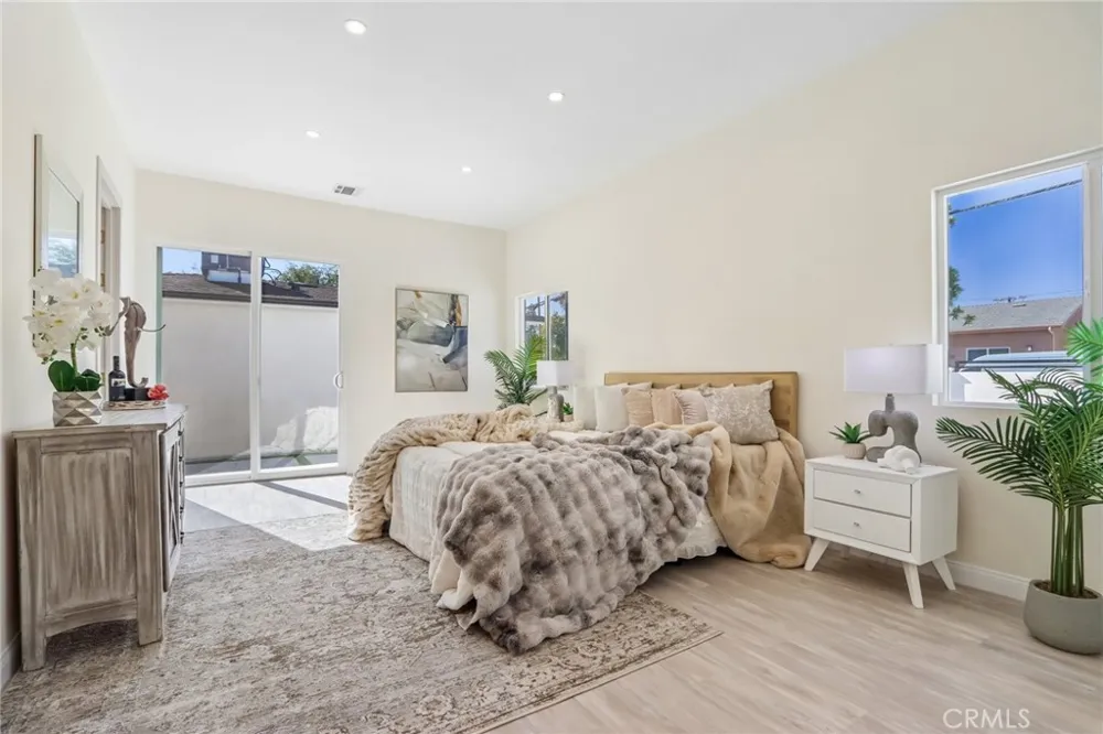 8149 Saint Clair Avenue North Hollywood, CA 91605